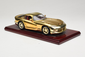 Dodge Viper GTS Gold Plated 23K Maisto 1:18 GP001 Métal Moulé — image 6 sur 8