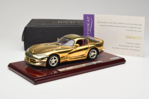 Dodge Viper GTS Gold Plated 23K Maisto 1:18 GP001 Métal Moulé — image 8 sur 8