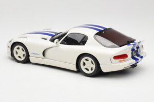 Dodge Viper GTS Stone White GT Spirit 1:18 GT940 Résine — image 5 sur 6