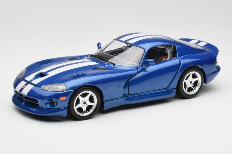 Dodge Viper GTS SR II Bleu avec Bandes Blanches Bburago 1:18 3330 Métal Moulé
