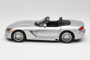 Dodge Viper SRT-10 Bright Argent Bburago 1:18 34908 Métal Moulé — image 4 sur 8