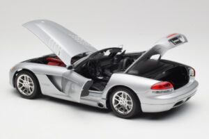 Dodge Viper SRT-10 Bright Argent Bburago 1:18 34908 Métal Moulé — image 5 sur 8