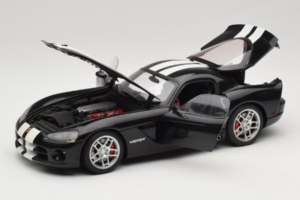 Dodge Viper SRT-10 Coupe Noir AUTOart 1:18 71712 Métal Moulé — image 2 sur 8