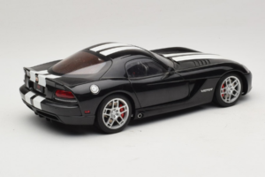 Dodge Viper SRT-10 Coupe Noir AUTOart 1:18 71712 Métal Moulé — image 3 sur 8