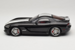 Dodge Viper SRT-10 Coupe Noir AUTOart 1:18 71712 Métal Moulé — image 4 sur 8