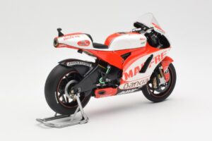Ducati Desmosedici GP11 #8 H. Barbera Ducati MotoGP Team MotoGP 2011 Minichamps 1:12 123110008 Métal Moulé — image 3 sur 6
