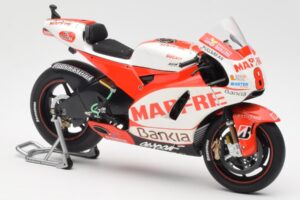 Ducati Desmosedici GP11 #8 H. Barbera Ducati MotoGP Team MotoGP 2011 Minichamps 1:12 123110008 Métal Moulé — image 4 sur 6