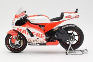 Ducati Desmosedici GP11 #8 H. Barbera Ducati MotoGP Team MotoGP 2011 Minichamps 1:12 123110008 Métal Moulé