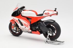 Ducati Desmosedici GP11 #8 H. Barbera Ducati MotoGP Team MotoGP 2011 Minichamps 1:12 123110008 Métal Moulé — image 5 sur 6