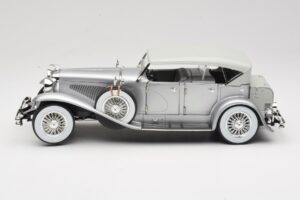 Duesenberg SJ Argent GreenLight 1:18 13525 Métal Moulé — image 4 sur 8