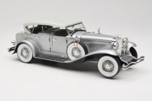 Duesenberg SJ Argent GreenLight 1:18 13525 Métal Moulé — image 6 sur 8