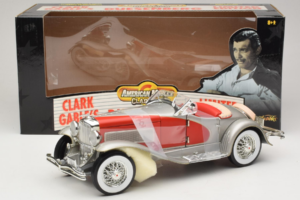 Duesenberg SJ Clark Gable's Car Argent Rouge ERTL 1:18 7962 Métal Moulé — image 6 sur 6