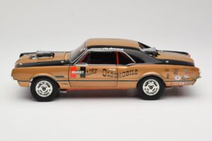 Oldsmobile 442 Hurst Hairy Olds Twin-Engine 4WD 1966 Highway 61 1:18 50089 Métal Moulé — image 4 sur 8