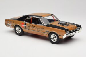 Oldsmobile 442 Hurst Hairy Olds Twin-Engine 4WD 1966 Highway 61 1:18 50089 Métal Moulé — image 6 sur 8