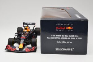 Aston Martin Red Bull Racing RB16 #33 M. Verstappen Abu Dhabi GP Winner 2020 Minichamps 1:18 110201733 Métal Moulé — image 6 sur 7