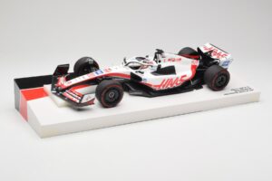Haas VF-22 #20 K. Magnussen Pole Position Brazil GP 2022 Minichamps 1:18 147222120 Métal Moulé — image 2 sur 7