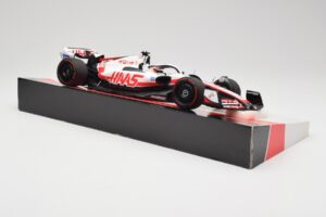 Haas VF-22 #20 K. Magnussen Pole Position Brazil GP 2022 Minichamps 1:18 147222120 Métal Moulé — image 4 sur 7