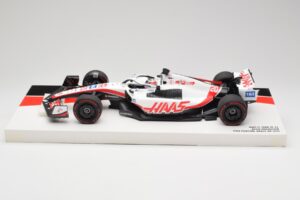 Haas VF-22 #20 K. Magnussen Pole Position Brazil GP 2022 Minichamps 1:18 147222120 Métal Moulé