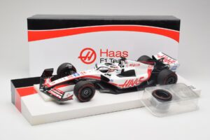Haas VF-22 #20 K. Magnussen Pole Position Brazil GP 2022 Minichamps 1:18 147222120 Métal Moulé — image 7 sur 7