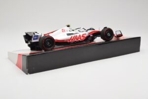 Haas VF-22 #47 M. Schumacher Bahrain GP 2022 Minichamps 1:18 147220147 Métal Moulé — image 3 sur 7