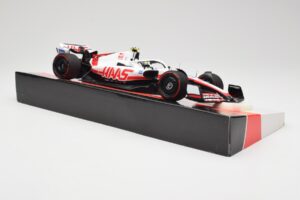 Haas VF-22 #47 M. Schumacher Bahrain GP 2022 Minichamps 1:18 147220147 Métal Moulé — image 4 sur 7