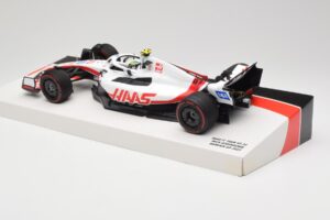 Haas VF-22 #47 M. Schumacher Bahrain GP 2022 Minichamps 1:18 147220147 Métal Moulé — image 5 sur 7