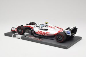 Haas VF-22 #47 M. Schumacher British GP 2022 Minichamps 1:18 117221047 Résine — image 5 sur 7