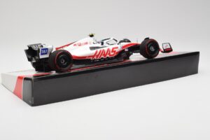 Haas VF-22 #47 M. Schumacher British GP Points 2022 Minichamps 1:18 147221047 Métal Moulé — image 3 sur 6