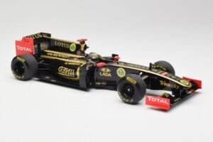Lotus Renault GP R31 #10 B. Senna F1 2011 Minichamps 1:18 150110079-C1 Métal Moulé — image 4 sur 7