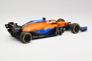McLaren MCL35M #3 D. Ricciardo Bahrain GP 2021 Minichamps 1:18 530211803 Métal Moulé — image 2 sur 7