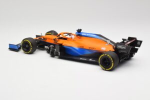 McLaren MCL35M #3 D. Ricciardo Bahrain GP 2021 Minichamps 1:18 530211803 Métal Moulé — image 5 sur 7