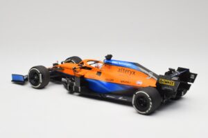 McLaren MCL35M #3 D. Ricciardo Italian GP Winner 2021 Minichamps 1:18 530213303 Résine — image 5 sur 7