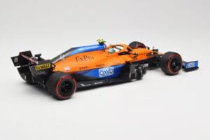 McLaren MCL35M #4 L. Norris Pole Position Russian GP 2021 Minichamps 1:18 530213404 Métal Moulé — image 2 sur 7