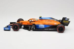 McLaren MCL35M #4 L. Norris Pole Position Russian GP 2021 Minichamps 1:18 530213404 Métal Moulé — image 3 sur 7
