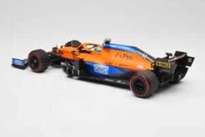 McLaren MCL35M #4 L. Norris Pole Position Russian GP 2021 Minichamps 1:18 530213404 Métal Moulé — image 5 sur 7