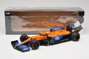 McLaren MCL35M #4 L. Norris Pole Position Russian GP 2021 Minichamps 1:18 530213404 Métal Moulé — image 7 sur 7