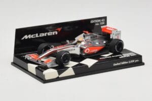 McLaren Mercedes MP4-24 #1 L. Hamilton Showcar 2009 Minichamps 1:43 530094371 Métal Moulé — image 2 sur 5