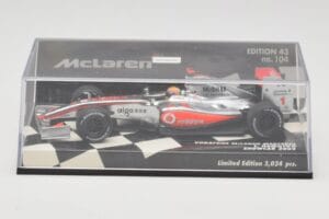 McLaren Mercedes MP4-24 #1 L. Hamilton Showcar 2009 Minichamps 1:43 530094371 Métal Moulé — image 5 sur 5
