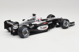 McLaren MP4/19 Mercedes K. Raikkonen F1 2004 Minichamps 1:18 530041806 Métal Moulé — image 2 sur 7