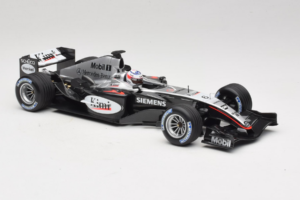 McLaren MP4/19 Mercedes K. Raikkonen F1 2004 Minichamps 1:18 530041806 Métal Moulé — image 4 sur 7