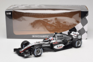 McLaren MP4/19 Mercedes K. Raikkonen F1 2004 Minichamps 1:18 530041806 Métal Moulé — image 7 sur 7