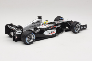 McLaren MP4/19 Mercedes L. Hamilton Autosport Young Driver Test Silverstone 2004 Minichamps 1:18 530044418 Métal Moulé — image 2 sur 7