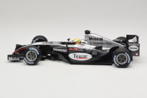 McLaren MP4/19 Mercedes L. Hamilton Autosport Young Driver Test Silverstone 2004 Minichamps 1:18 530044418 Métal Moulé — image 3 sur 7