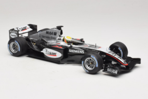 McLaren MP4/19 Mercedes L. Hamilton Autosport Young Driver Test Silverstone 2004 Minichamps 1:18 530044418 Métal Moulé — image 4 sur 7