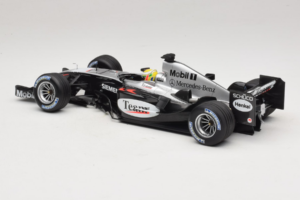 McLaren MP4/19 Mercedes L. Hamilton Autosport Young Driver Test Silverstone 2004 Minichamps 1:18 530044418 Métal Moulé — image 5 sur 7