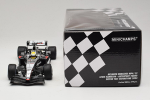 McLaren MP4/19 Mercedes L. Hamilton Autosport Young Driver Test Silverstone 2004 Minichamps 1:18 530044418 Métal Moulé — image 6 sur 7