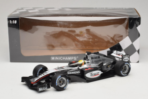 McLaren MP4/19 Mercedes L. Hamilton Autosport Young Driver Test Silverstone 2004 Minichamps 1:18 530044418 Métal Moulé — image 7 sur 7