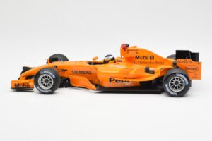 McLaren MP4-20 Mercedes P. de la Rosa Interim Test Car 2006 Minichamps 1:18 530061894 Métal Moulé — image 3 sur 6