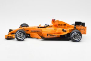 McLaren Mercedes MP4-20 P. de la Rosa F1 Test Car 2005 Minichamps 1:18 B66962343 Métal Moulé — image 3 sur 6