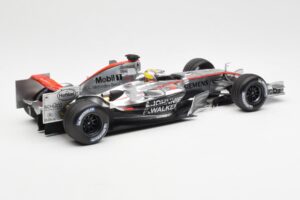McLaren Mercedes MP4-21 #4 J.P. Montoya F1 2006 Minichamps 1:18 530061804 Métal Moulé — image 2 sur 6